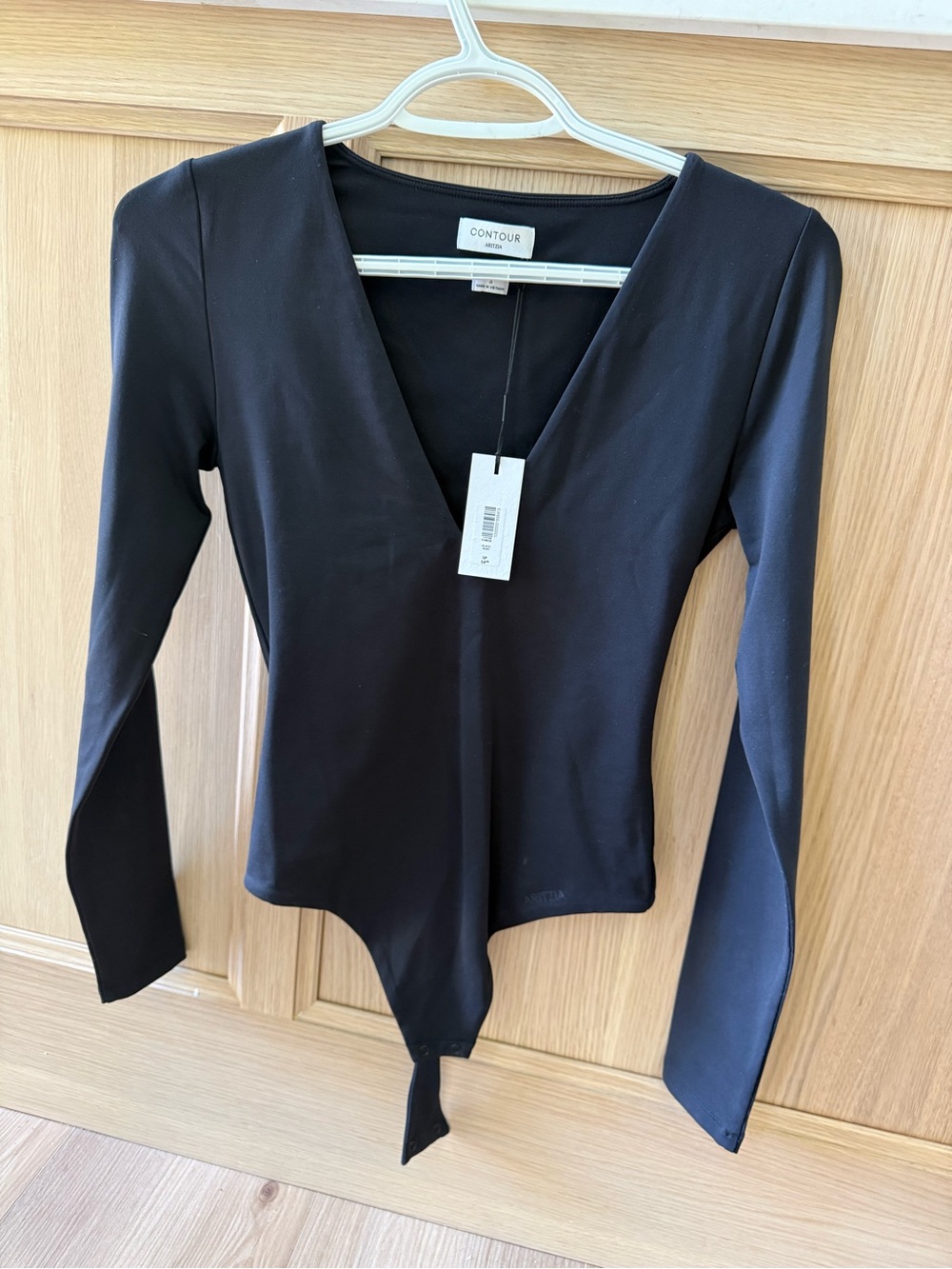 Aritzia Contour Black V-Neck Long Sleeve Bodysuit